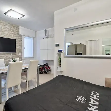 Mini Fronte Mare Piazza Mazzini アパート